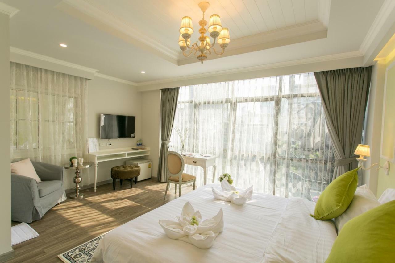 Mali @Silom Boutique Hotel Bangkok Bagian luar foto